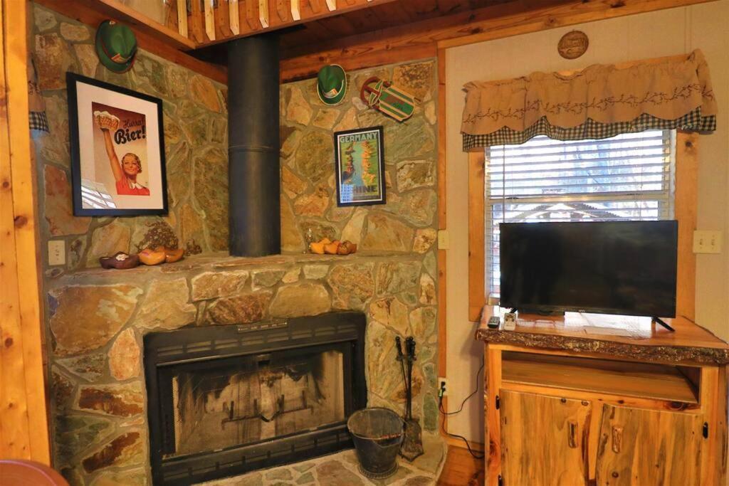 Oktoberfest Themed Cabin In Woods Stream #14 Хелън Екстериор снимка