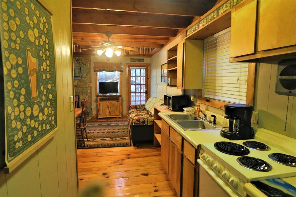 Oktoberfest Themed Cabin In Woods Stream #14 Хелън Екстериор снимка