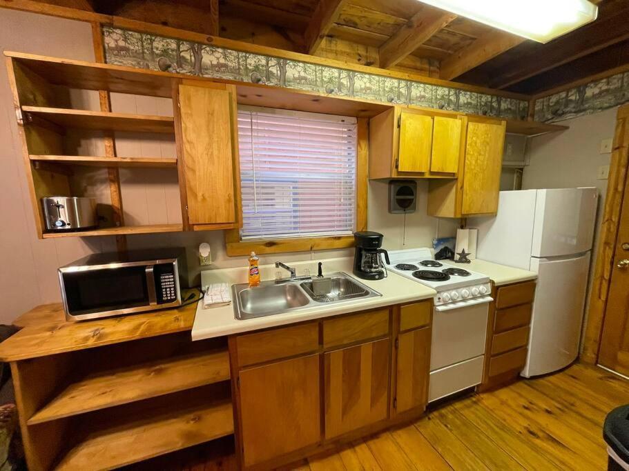 Oktoberfest Themed Cabin In Woods Stream #14 Хелън Екстериор снимка