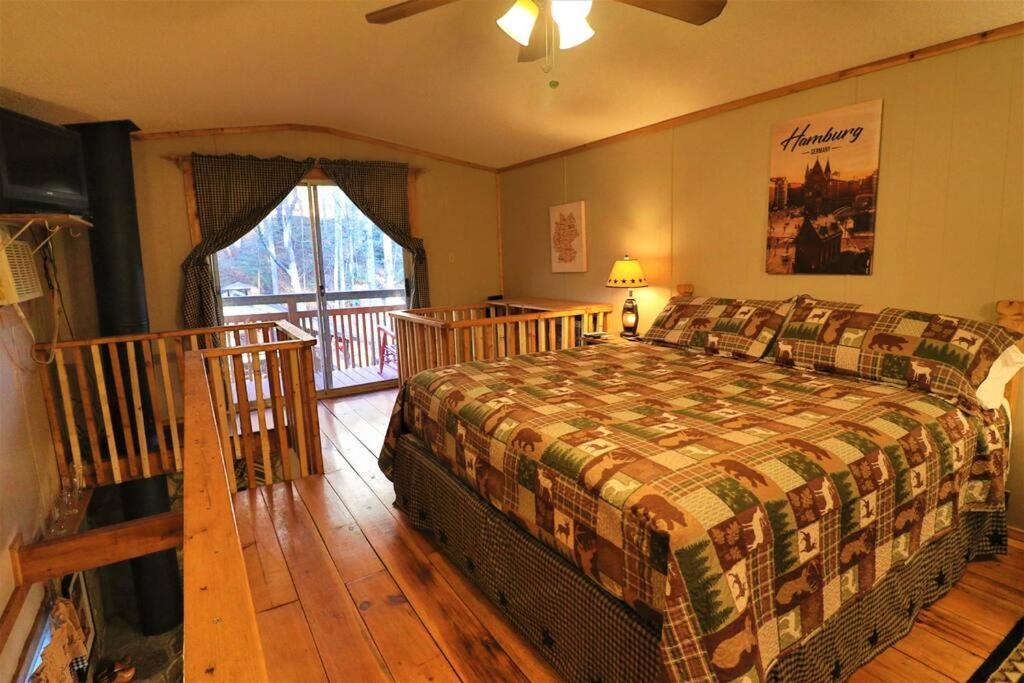 Oktoberfest Themed Cabin In Woods Stream #14 Хелън Екстериор снимка